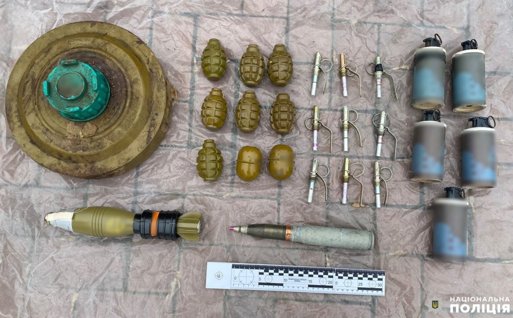У Рівному поліцейські виявили в автомобілі арсенал боєприпасів (ФОТО)