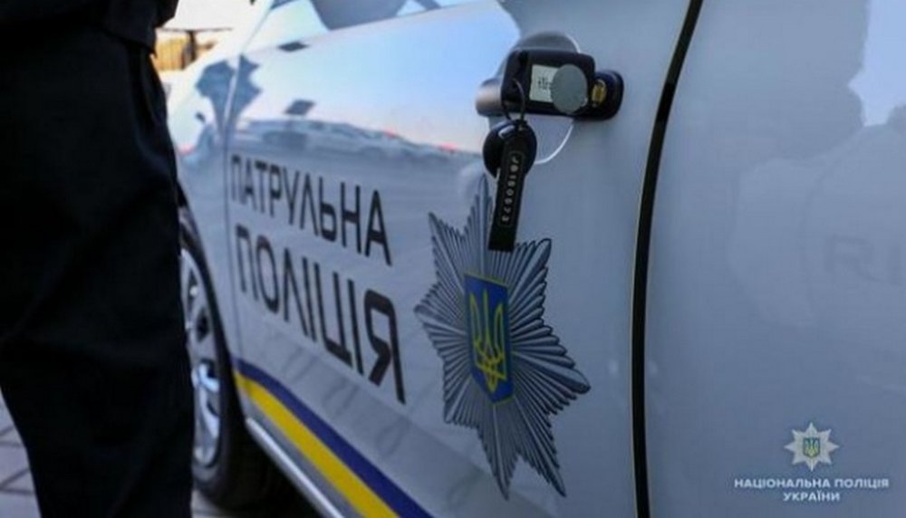 В Подільському районі Києва водій спричинив тілесні ушкодження патрульному