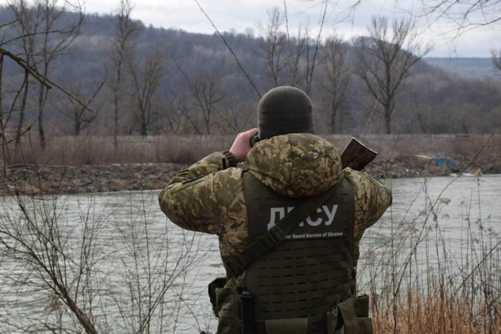 На Закарпатті проти групи утікачів застосували зброю: чоловіки намагались дійти до Угорщини (ФОТО)