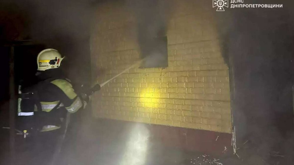 На Дніпропетровщині під час пожежі в бані знайшли тіло людини