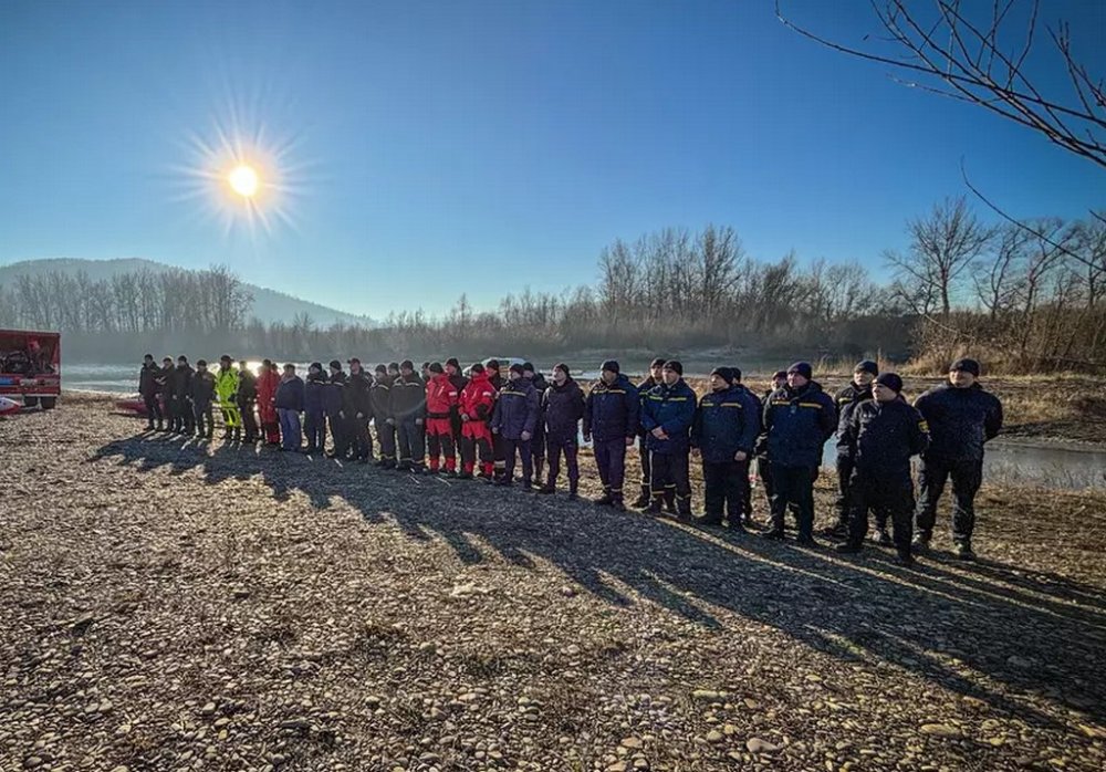 На Буковині рятувальники відшукали у річці Прут тіло потопельника (ФОТО)