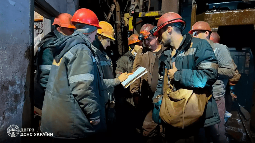 У Дніпропетровській області врятували понад сотню шахтарів, які були заблоковані під землею (ФОТО)