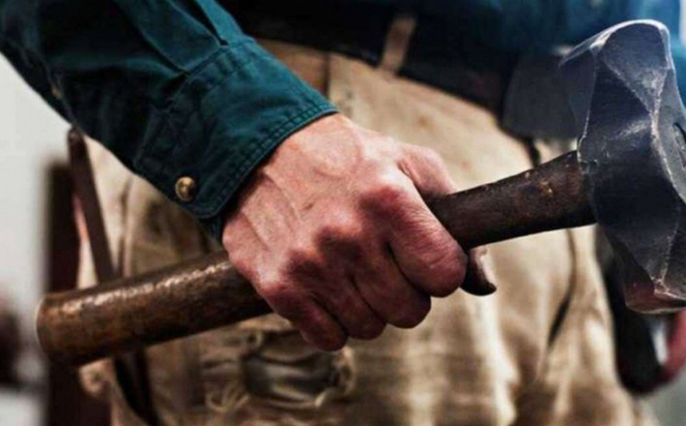 Поліція затримала жителя Вінниччини, який вбив батька молотком під час сварки