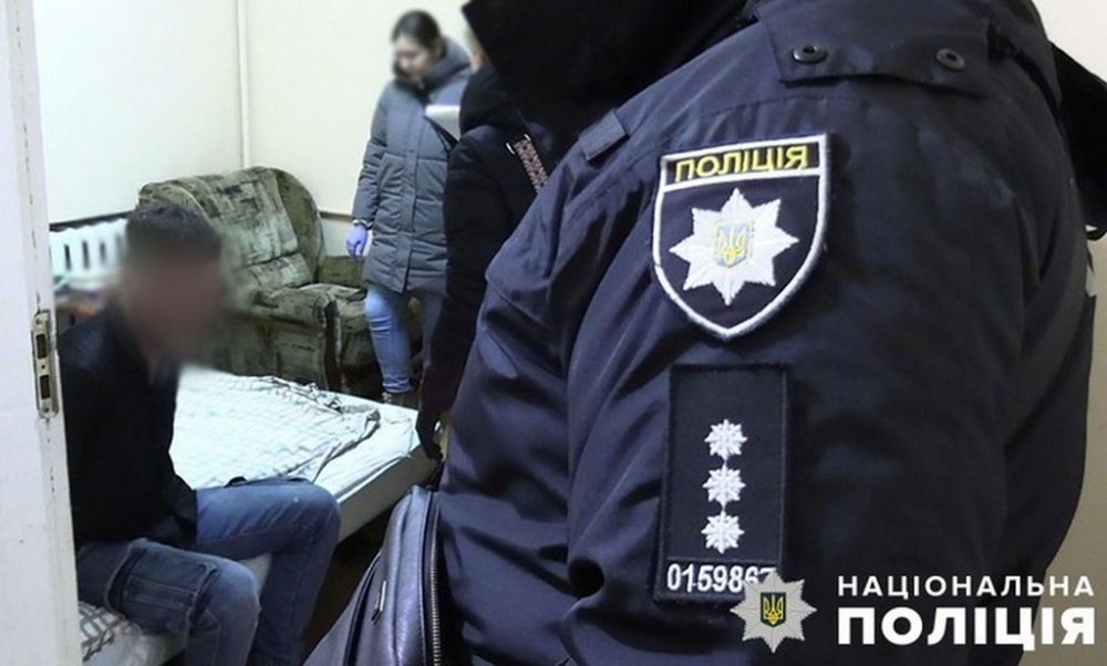 Смертельне застілля: у Києві чоловік задушив товариша простирадлом