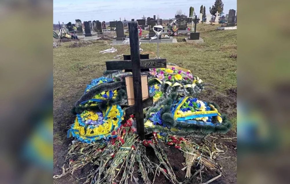 Пʼяницю посадили на 4 роки за наругу над могилою воїна ЗСУ