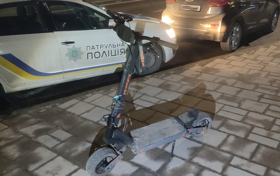 У Львові госпіталізували 58-річного чоловіка внаслідок наїзду на нього юного водія електросамоката