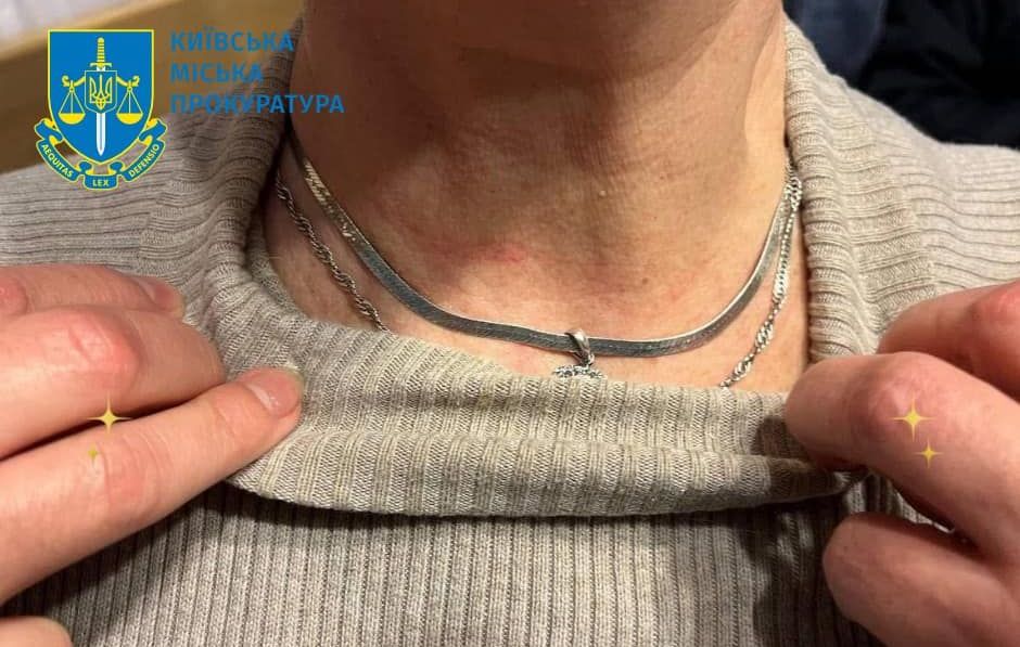 У Києві засудили розбійників, які заради грошей ледь не задушили матір військовополоненого