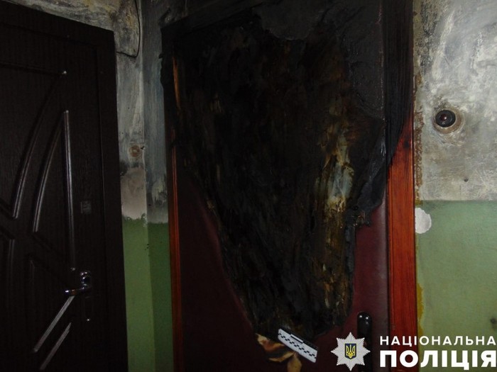 У Києві судитимуть чоловіка, який через конфлікт підпалив двері знайомої