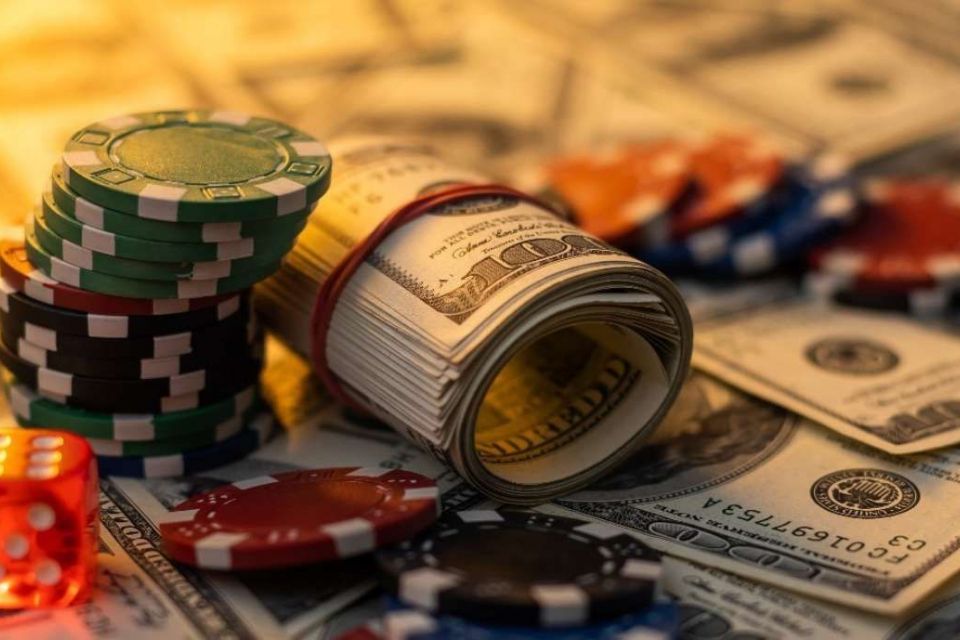 У Києві чоловік програв у казино 30 тисяч доларів, які мав передати за кордон