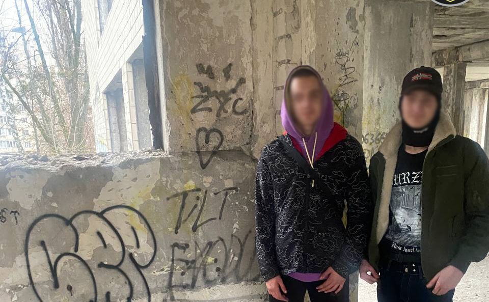 У Дарницькому районі затримали підлітків, які смажили шашлики