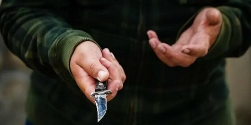 На Черкащині засуджено рецидивіста, який з ножем пограбував неповнолітню дівчину в ії будинку