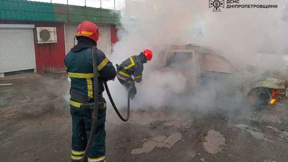 У Кривому Розі загорівся автомобіль "Renault Logan": постраждав чоловік
