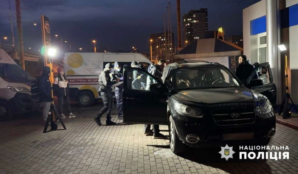 У Дніпрі на АЗС чоловік помер від удару сокирою (ФОТО)