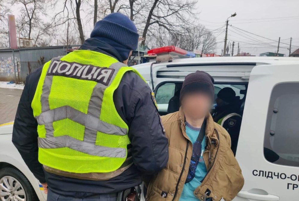 Під Києвом чоловік забив до смерті рідного брата та «дбайливо» накрив його ковдрою