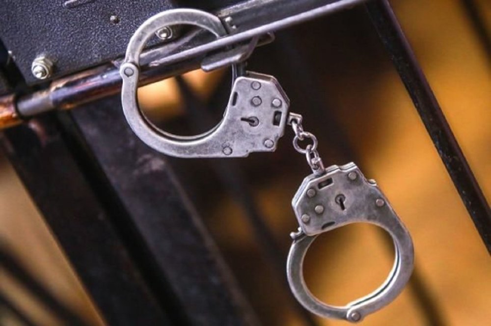Батька, який хотів підкупити слідчого у справі зґвалтування неповнолітньої, увʼязнили на 4 роки
