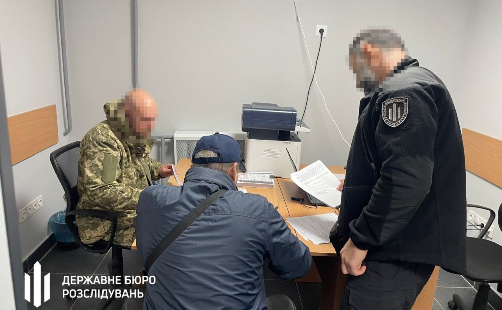 Полковник ЗСУ допоміг дружині в тилу отримати майже мільйон «бойових» виплат