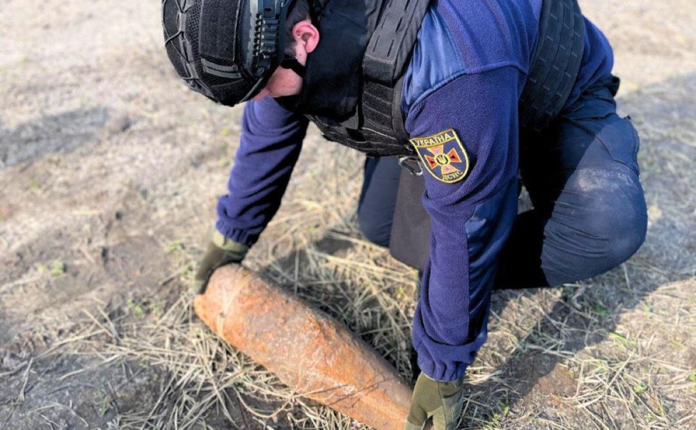 На Київщині фермер натрапив у полі на артилерійський снаряд