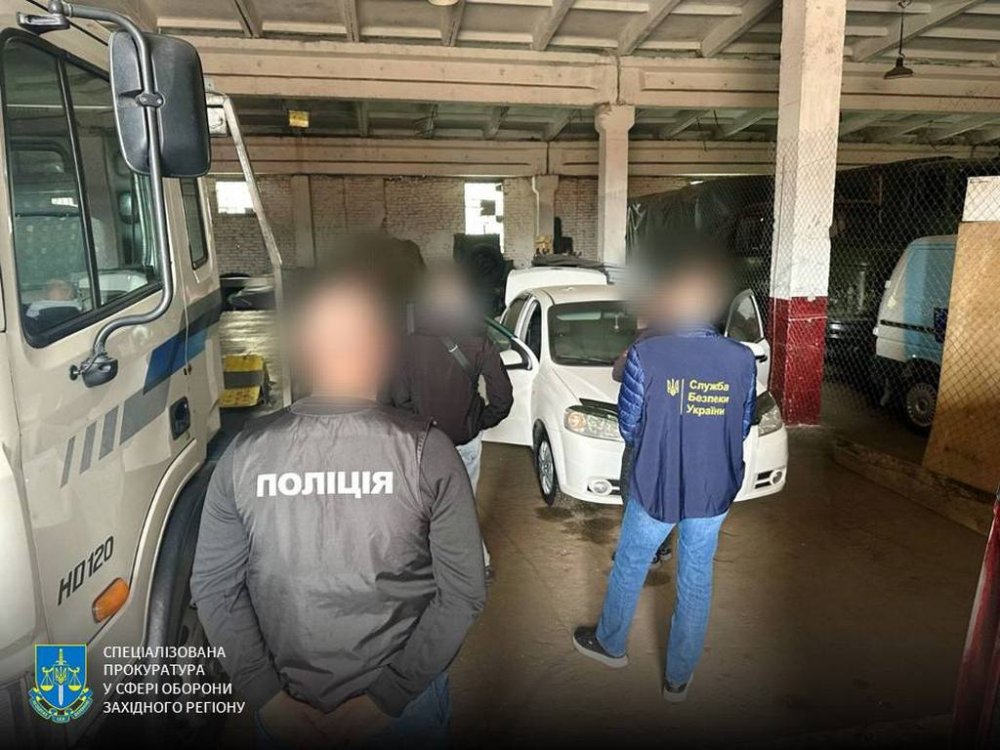 У Львовській в/ч командири організували підлеглим «службу» на приватних СТО