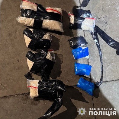 На Львівщині двоє неповнолітніх юнаків підуть під суд за збут наркотиків гуртом та вроздріб (ФОТО)
