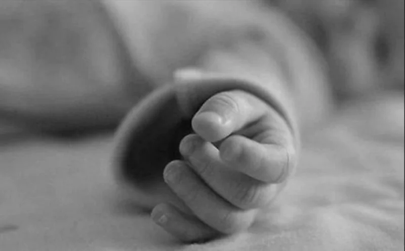 У Рівному на смітнику знайшли мертве немовля