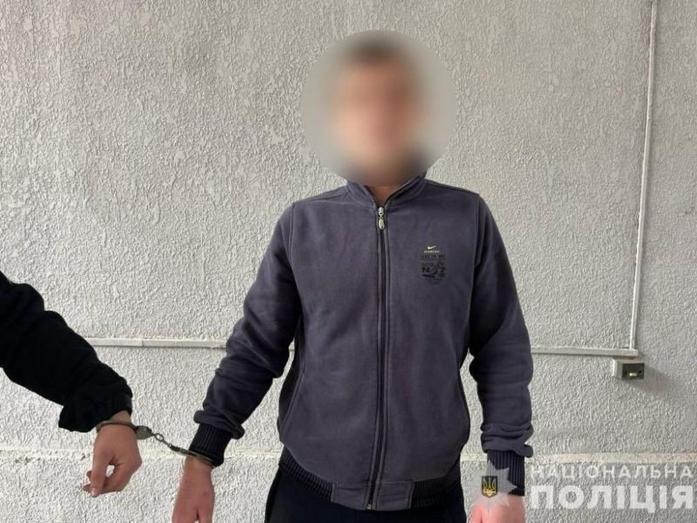Мукачівські поліцейські затримали зловмисника, який пограбував водія рейсового автобусу