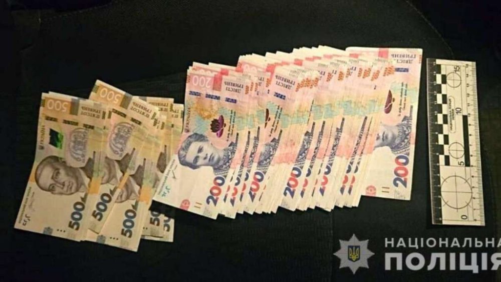 У центрі Дніпра біля банкомата напали на чоловіка: підозрюваного затримано