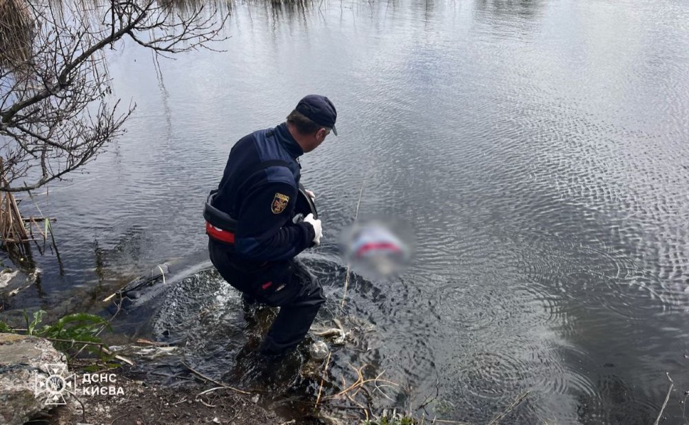 У Києві в озері знайшли тіло жінки