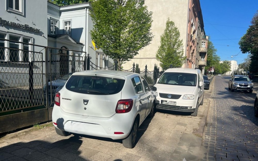 У Львові під час ДТП загинув водій легковика, якому стало зле за кермом (ФОТО)