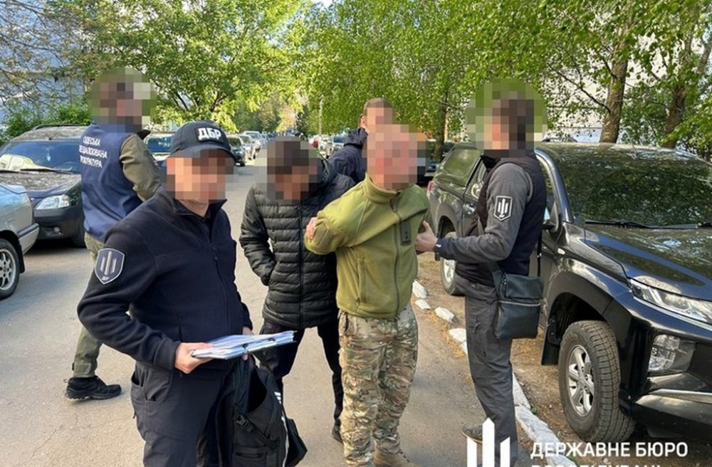 На Одещині військовослужбовці отримували «бойові», ремонтуючи квартиру командиру
