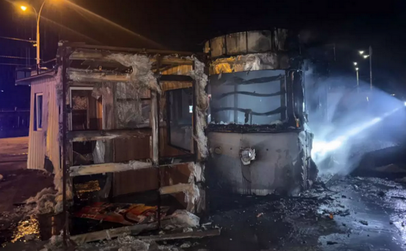 Пожежа біля Центрального залізничного вокзалу забрала життя людини