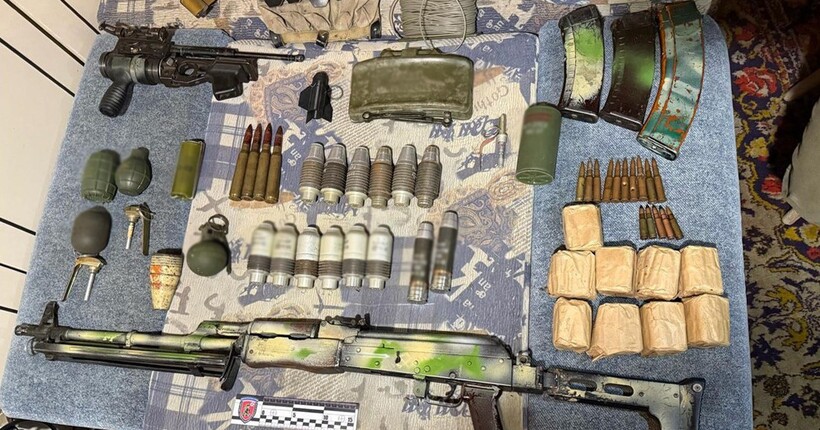 У Запоріжжі затримали чоловіка, який ходив у формі Третього рейху з гранатою в руках (ФОТО)