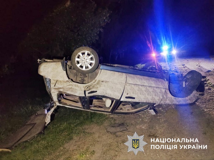 У ДТП з перекиданням на Білоцерківщині загинула пасажирка авто, п’яний водій та ще двоє пасажирів травмувалися (ФОТО)