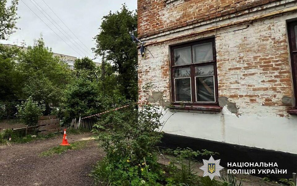 У Житомирі чоловік погрожував поліцейським гранатою (ФОТО)