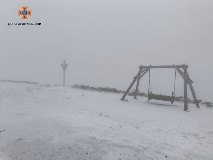 У Карпатах знову зима: туристам радять утриматися від походів в гори (ФОТО)