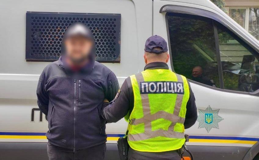 Забрав у киянки 300 тисяч гривень і на таксі поїхав до Одеси: поліція затримала крадія