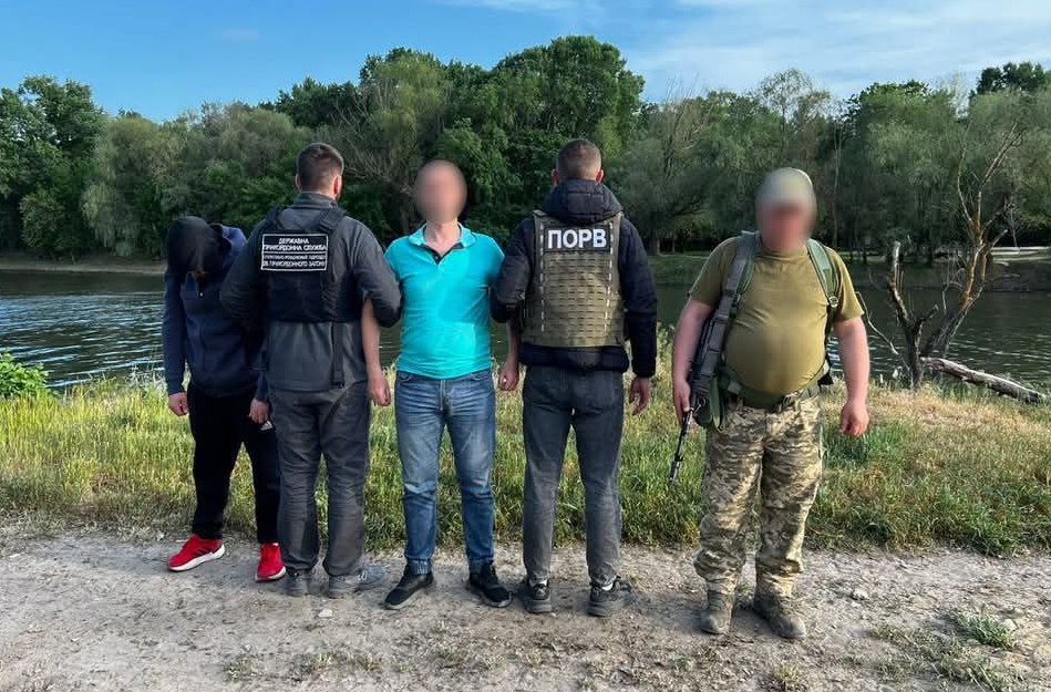 На електрокарі за кордон: на Одещині викрили канал виїзду ухилянтів (ФОТО)