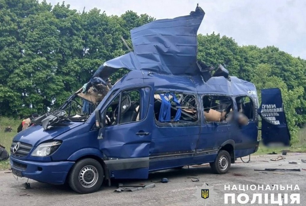Російський дрон атакував рейсовий автобус на Сумщині: 9 людей загинули (ФОТО)