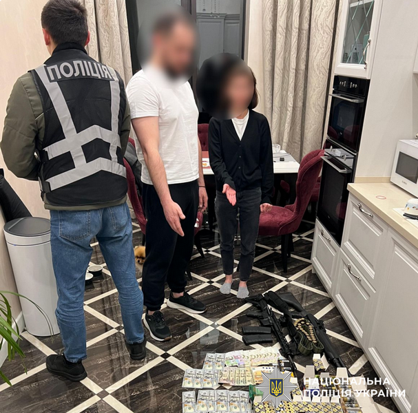 Торгували електронними цигарками зі вмістом наркотиків: у Києві викрито злочинну групу (ФОТО)