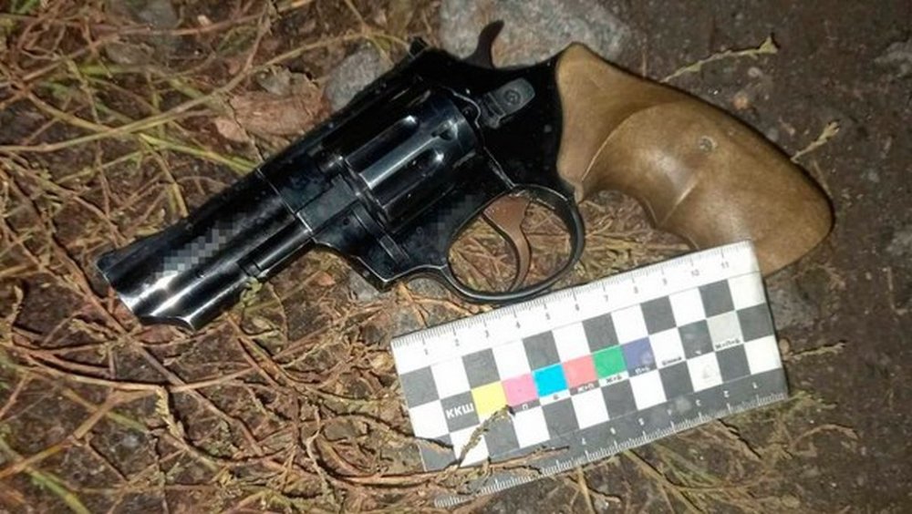 У Житомирі обрано запобіжний захід зловмиснику, який з револьвера поранив продавця магазину