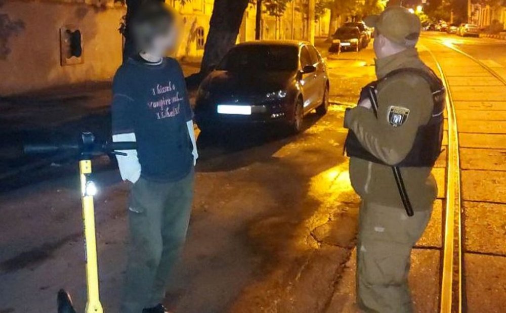 Двічі впав з самоката й вижив: у столиці затримали п’яного ухилянта