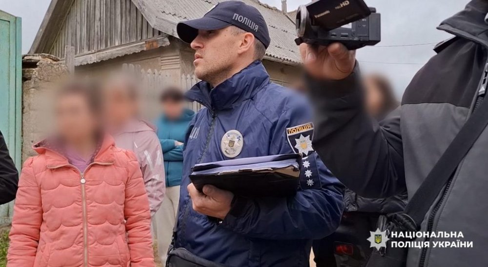 На Одещині двоє братів жорстоко побили бабусю заради пенсії: один з них неповнолітній