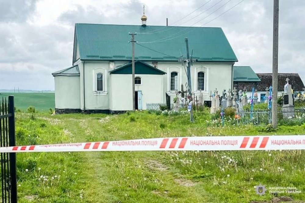 Взяв хрест й електрообігрівач: на Рівненщині юнак двічі пограбував церкву
