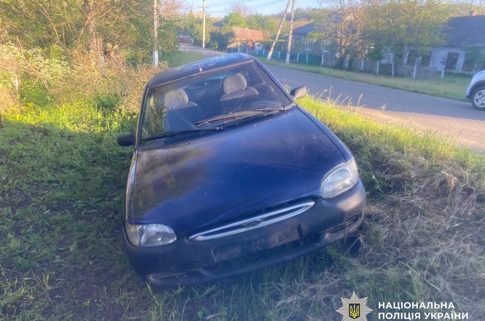 На Одещині знайшли авто з тілом людини: винуватець аварії втік (ФОТО)