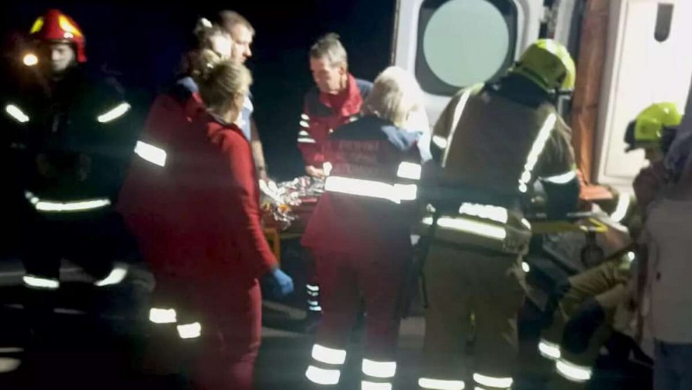 На Дніпропетровщині в ДТП постраждало шестеро людей: жінку і дитину затисло в авто (ФОТО)