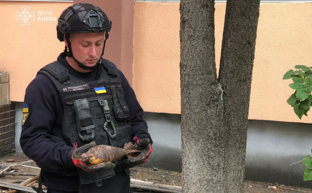 На території київського дитсадка знайшли мінометну міну (ФОТО)