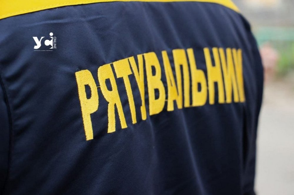 В Одесі рятувальники зняли хлопця з даху балкона