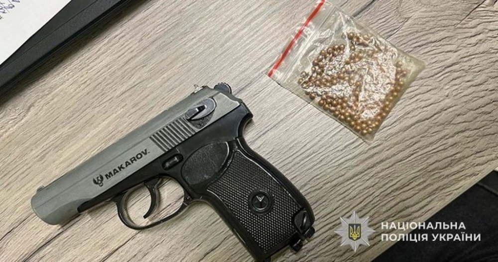 Поліцейські Тернополя встановили підлітка, який стріляв у дівчину з пневматичної зброї