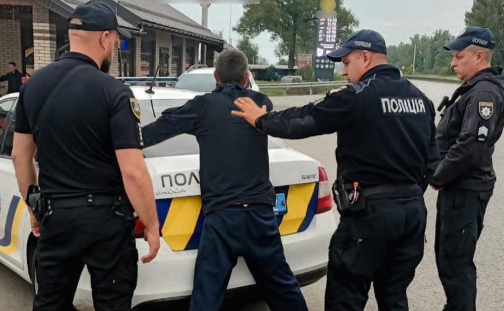 Під Києвом чоловік прийшов влаштовуватися на роботу і взяв авансом Mercedes керівника