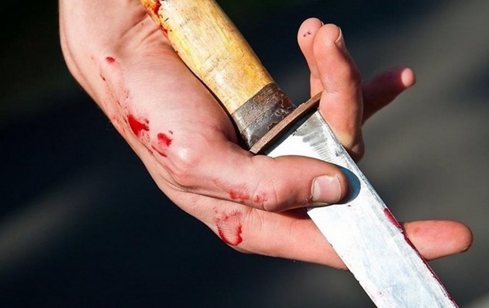 Суд ув'язнив горе-батька з Львівщини, який наніс ножові удари 15-річному сину