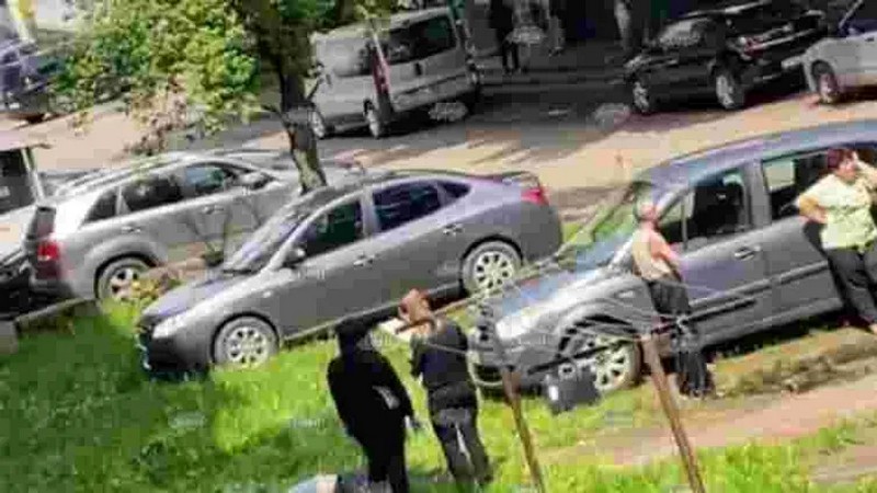 У Львові з четвертого поверху гуртожитку випав 41-річний чоловік
